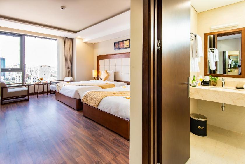 Phòng Deluxe Gia đình với 1 Giường cỡ Queen & 1 Giường đôi Nhìn ra Thành phố Phòng Deluxe Gia đình với 1 Giường cỡ Queen & 1 Giường đôi Nhìn ra Thành phố