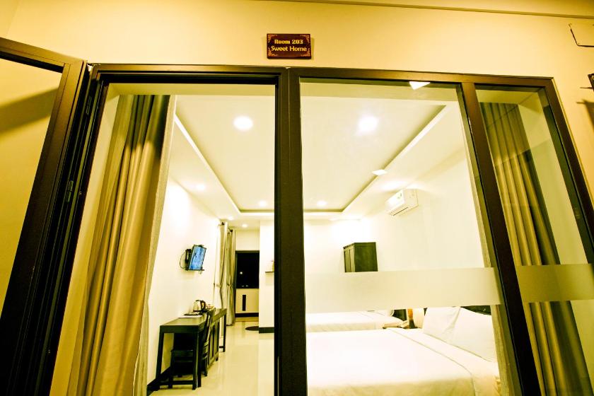 Phòng cho 3 người có Ban Công Phòng cho 3 người có Ban Công