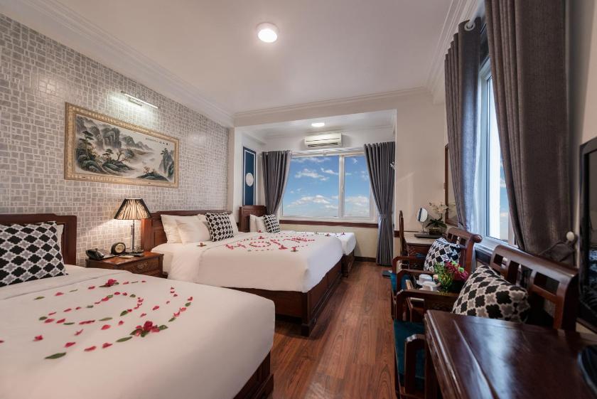 Phòng Gia Đình Nhìn Ra Thành Phố (3 Người Lớn + 1 Trẻ Em)