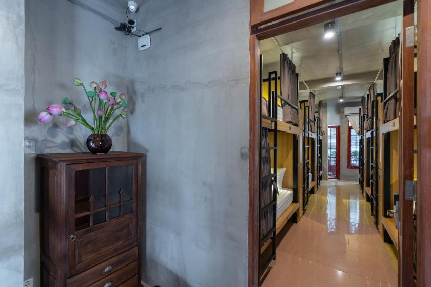 Giường Đơn Trong Phòng Nghỉ Tập Thể Cho Cả Nam Và Nữ