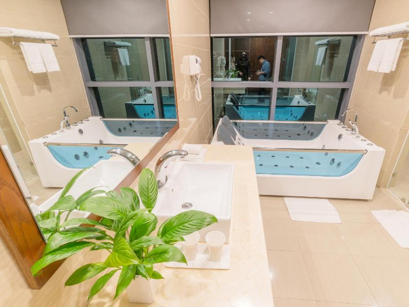 Suite Có Giường Cỡ King Và Bồn Tắm Spa