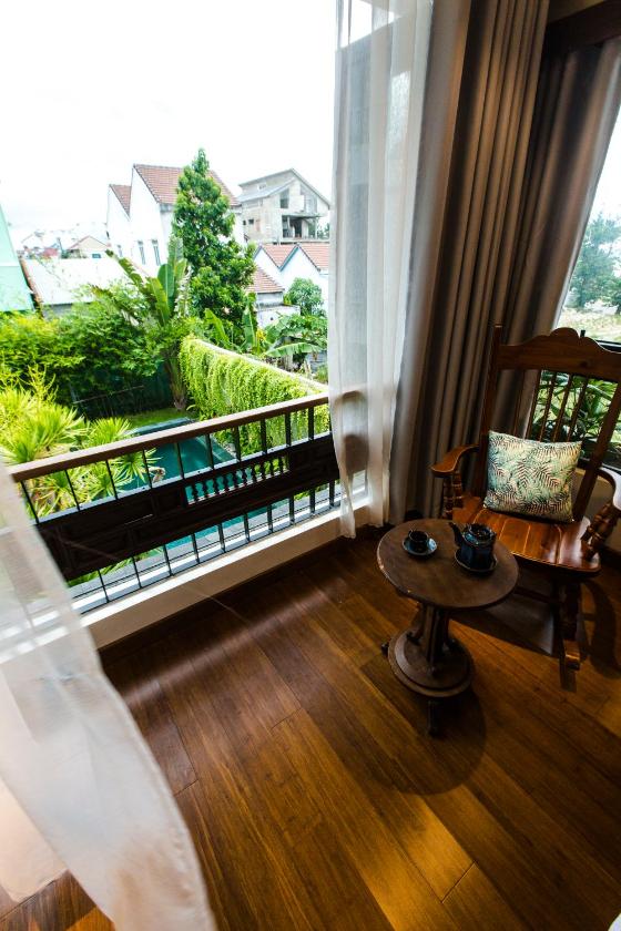 Phòng Deluxe Giường Đôi/2 Giường Đơn Nhìn Ra Hồ Bơi