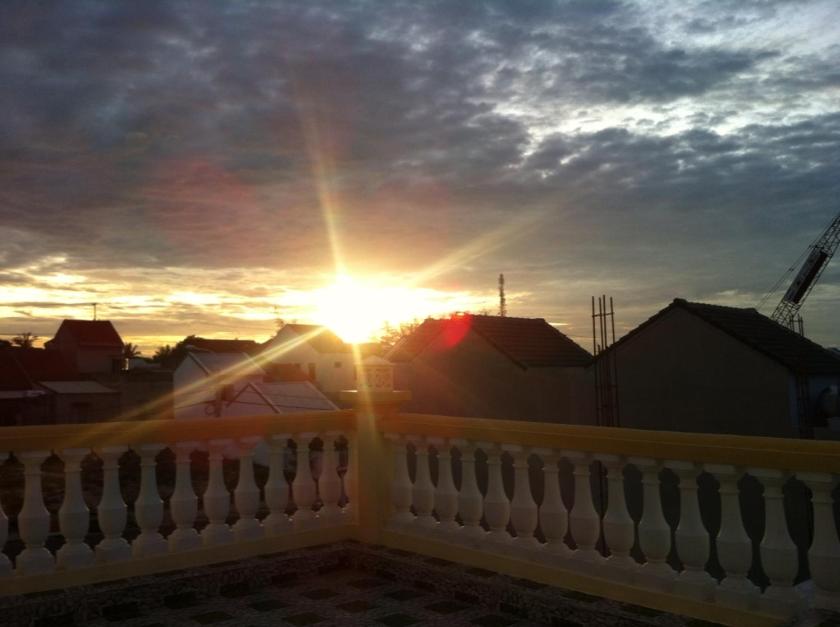 Giường Đơn Trong Phòng Nghỉ Tập Thể Cho Cả Nam Và Nữ