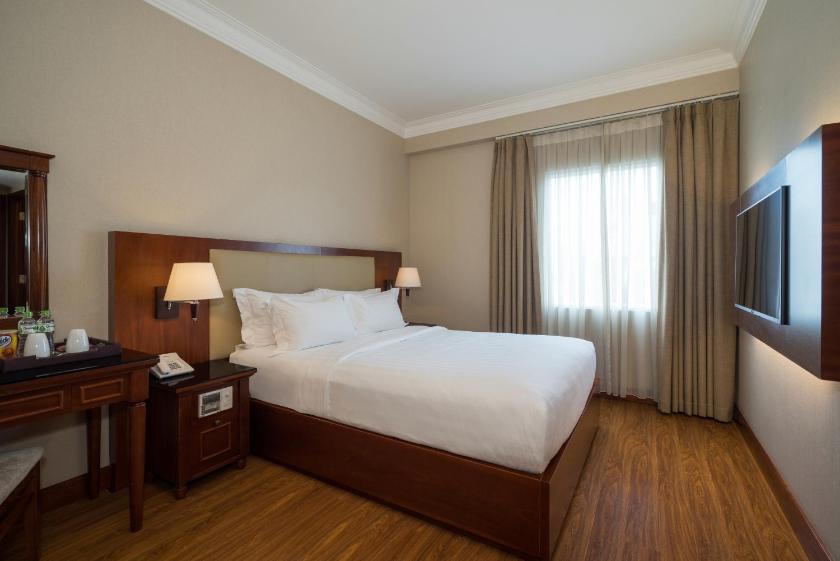 Phòng Deluxe có Giường cỡ Queen (có Cửa sổ) Phòng Deluxe có Giường cỡ Queen (có Cửa sổ)