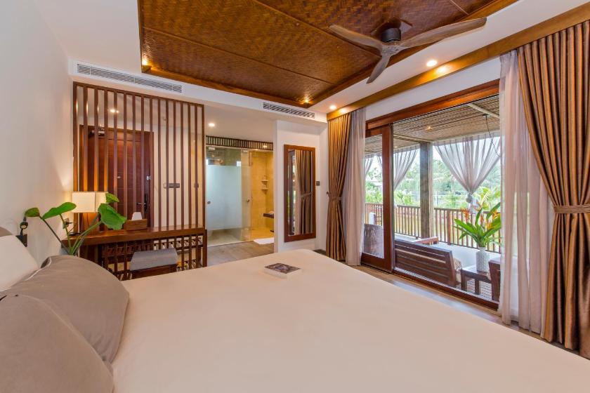 Club Suite Nhìn ra Hồ bơi 