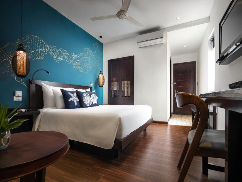 Phòng Deluxe Giường Đôi/2 Giường Đơn Nhìn Ra Hồ Bơi