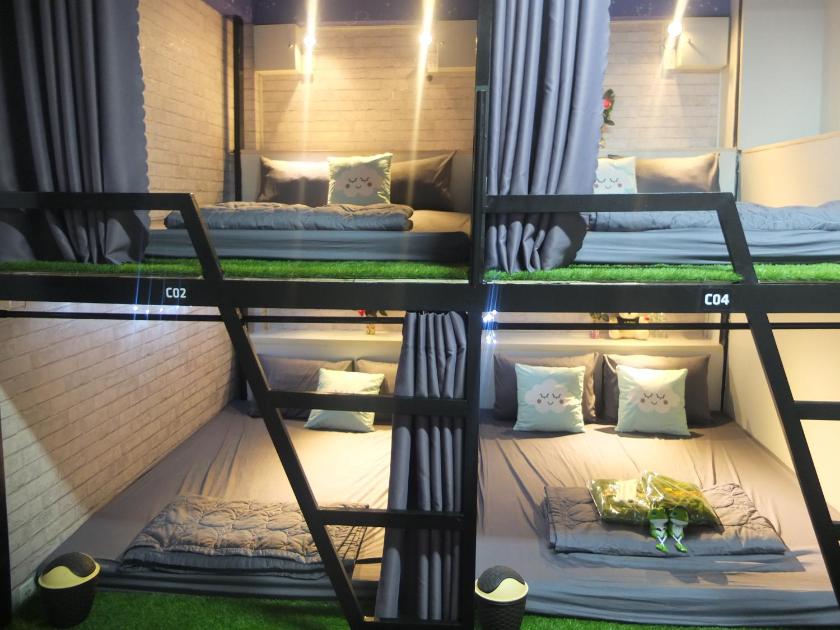 Giường Đôi trong Phòng ngủ Tập thể cho cả Nam và Nữ  Giường Đôi trong Phòng ngủ Tập thể cho cả Nam và Nữ