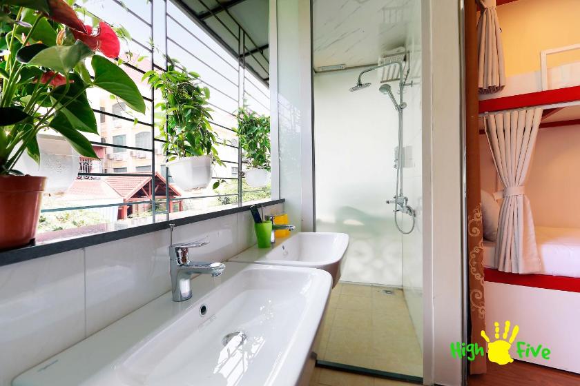 Giường Tầng Trong Phòng Ngủ Tập Thể Cho Nam Và Nữ Giường Tầng Trong Phòng Ngủ Tập Thể Cho Nam Và Nữ