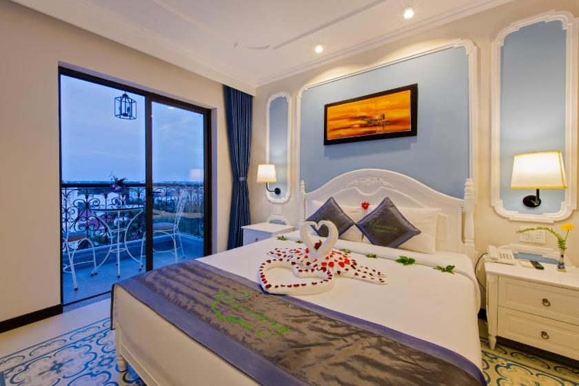Phòng Deluxe Giường đôi với Ban công và Tầm nhìn ra Hồ bơi
