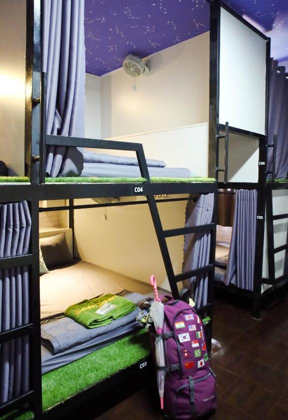 Giường Đôi trong Phòng ngủ Tập thể cho cả Nam và Nữ  Giường Đôi trong Phòng ngủ Tập thể cho cả Nam và Nữ