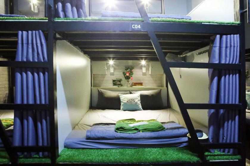 Giường Đôi trong Phòng ngủ Tập thể cho cả Nam và Nữ  Giường Đôi trong Phòng ngủ Tập thể cho cả Nam và Nữ