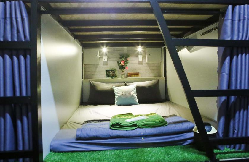 Giường Đôi trong Phòng ngủ Tập thể cho cả Nam và Nữ  Giường Đôi trong Phòng ngủ Tập thể cho cả Nam và Nữ