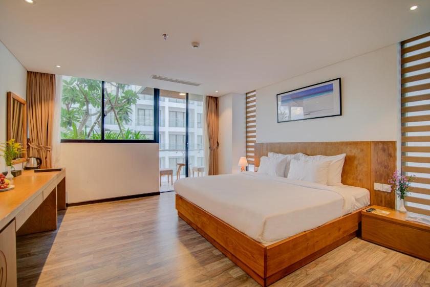 Phòng Deluxe Giường Đôi/2 Giường Đơn với Ban Công và Hướng Phố