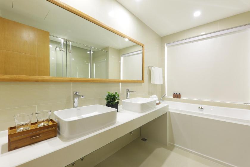 Suite Gia Đình 2 Phòng Ngủ Nhìn Ra Biển Suite Gia Đình 2 Phòng Ngủ Nhìn Ra Biển