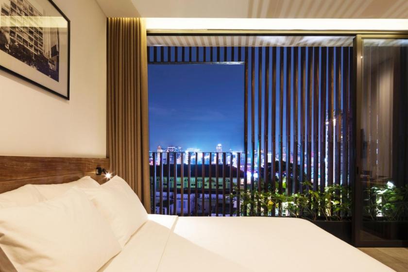 Phòng Deluxe Giường Đôi Có Ban Công