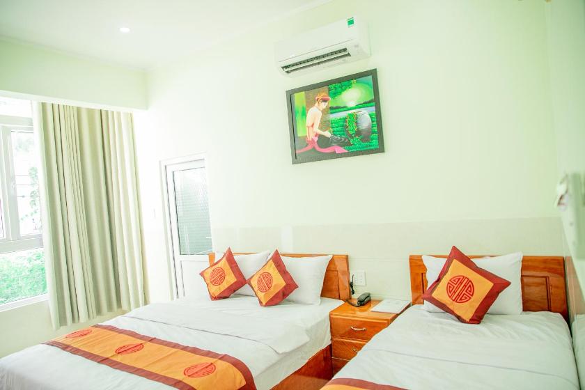 Phòng 3 Người Nhìn Ra Thành Phố