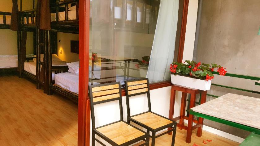 Phòng Ngủ Tập Thể Cho Cả Nam Và Nữ