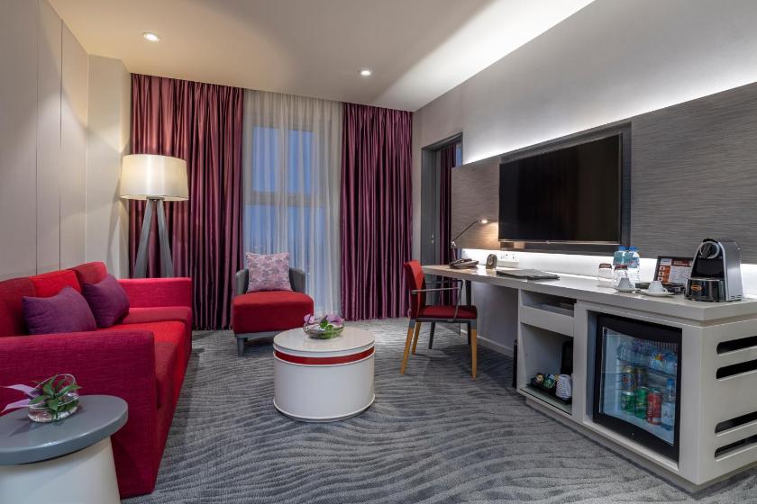 Suite Deluxe Có Giường Cỡ King - Quyền Lui Tới Privilege Lounge