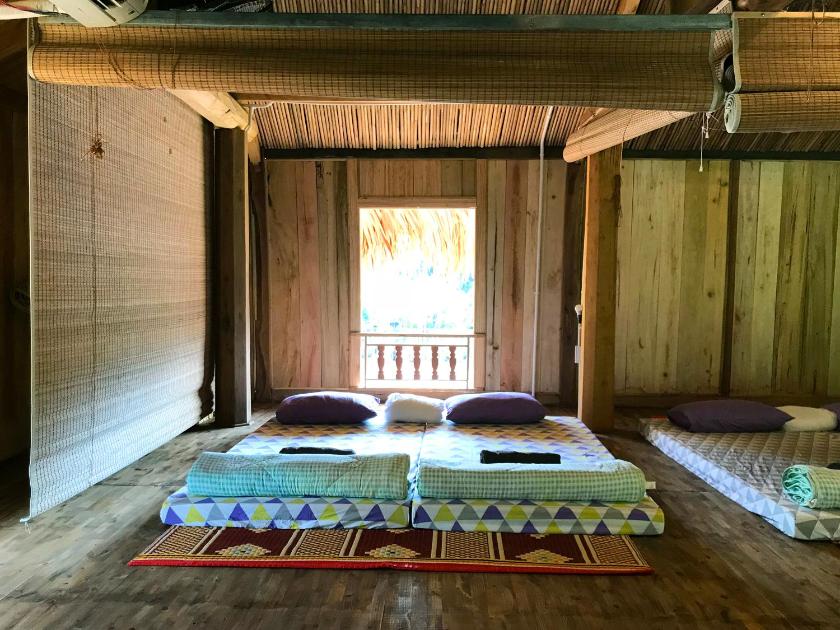 Giường Đơn Trong Phòng Nghỉ Tập Thể Cho Cả Nam Và Nữ