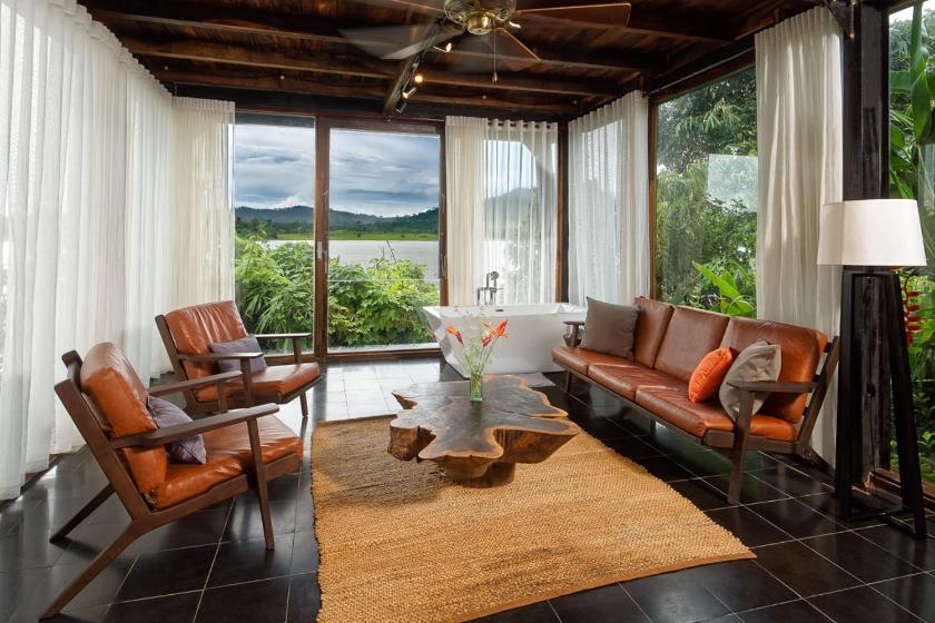 Bungalow - Trước Hồ Bungalow - Trước Hồ