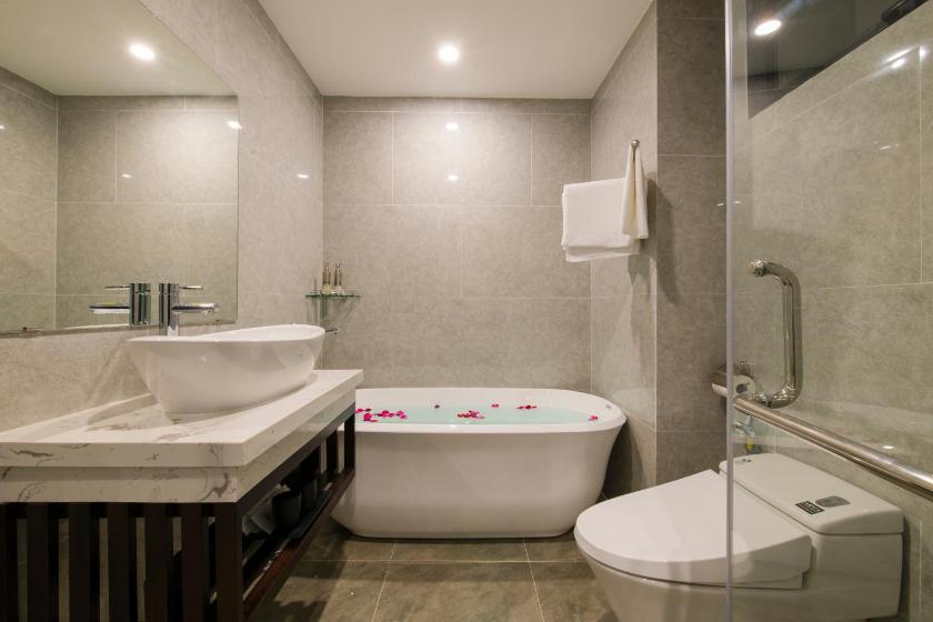 Suite Nhìn ra Hồ bơi Suite Nhìn ra Hồ bơi