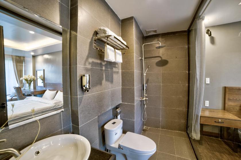 Phòng Deluxe Giường Đôi Có Ban Công Phòng Deluxe Giường Đôi Có Ban Công