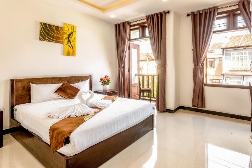 Phòng Deluxe Giường Đôi Có Ban Công Phòng Deluxe Giường Đôi Có Ban Công