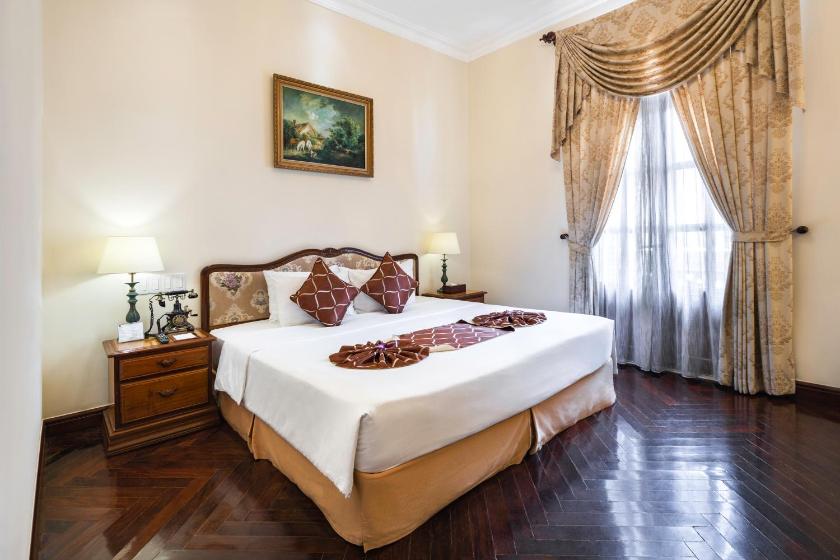 Phòng Grand Executive Có Giường Cỡ King Nhìn Ra Thành Phố Hoặc Ban Công Phòng Grand Executive Có Giường Cỡ King Nhìn Ra Thành Phố Hoặc Ban Công