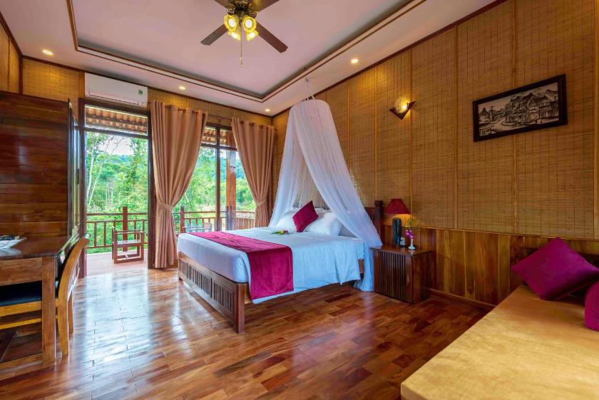 Bungalow Nhìn Ra Hồ Bơi Bungalow Nhìn Ra Hồ Bơi