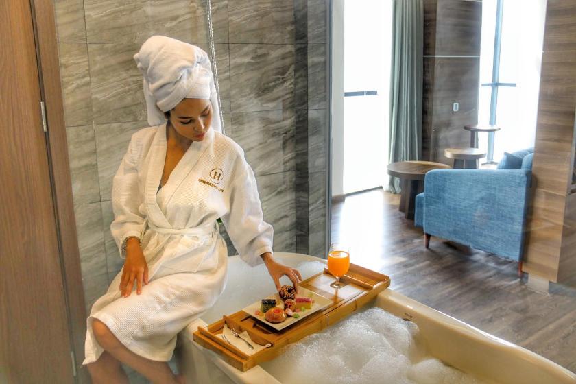 Suite Hướng Biển - Kèm Trà Chiều Suite Hướng Biển - Kèm Trà Chiều