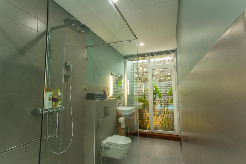 Phòng Có Giường Cỡ King Nhìn Ra Hồ Bơi