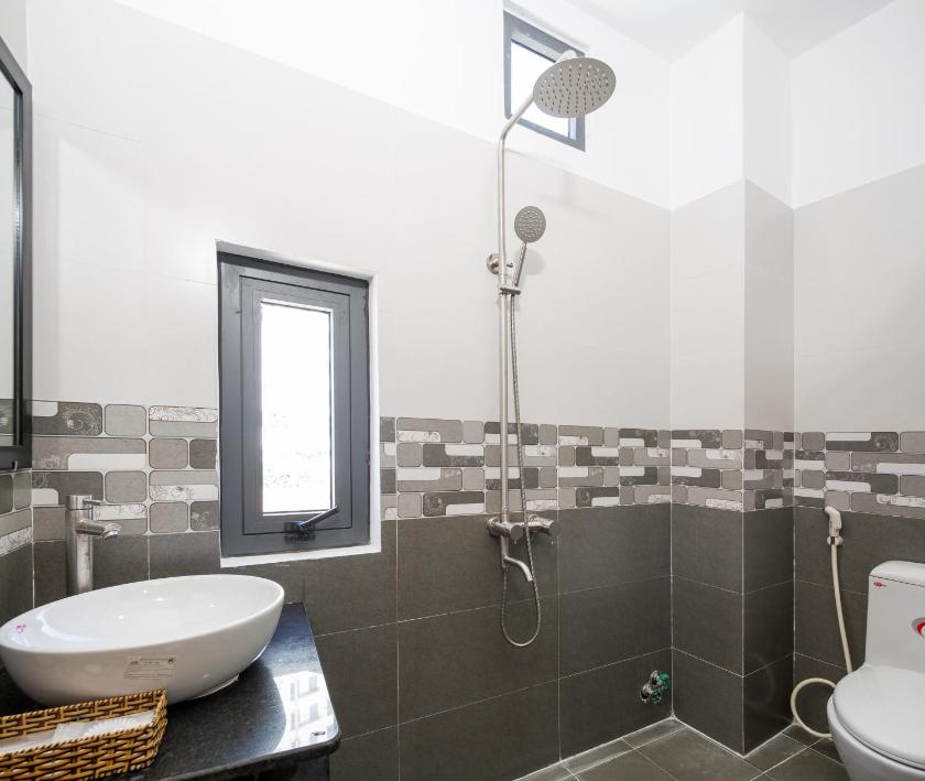 Phòng gia đình với phòng tắm riêng. Phòng gia đình với phòng tắm riêng.