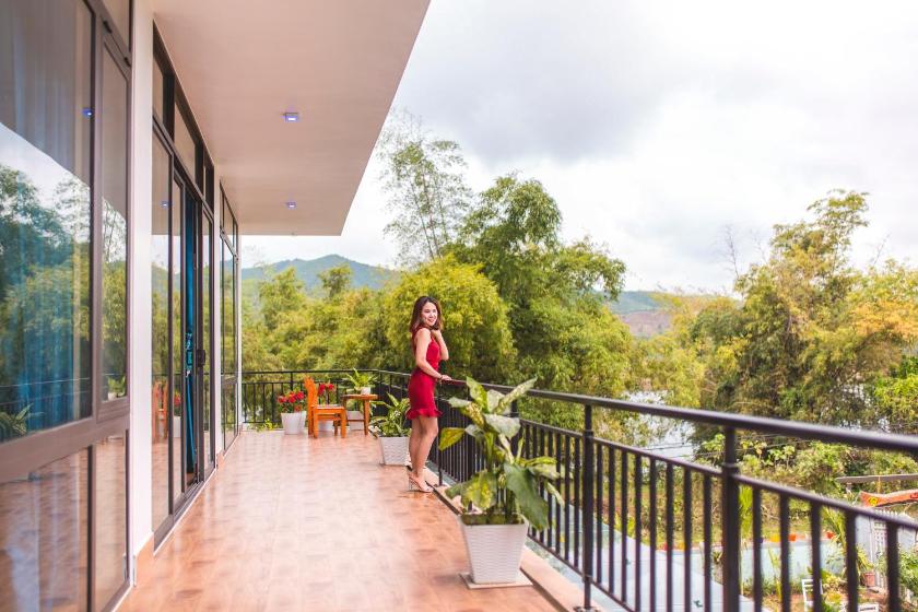 Phòng Giường Đôi Nhìn Ra Hồ Bơi