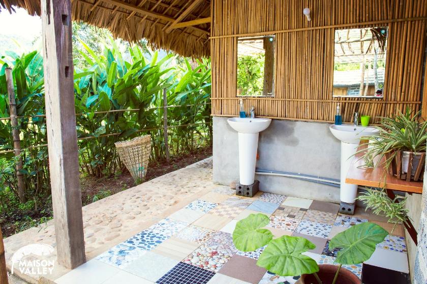 Giường Đơn Trong Phòng Nghỉ Tập Thể Cho Cả Nam Và Nữ