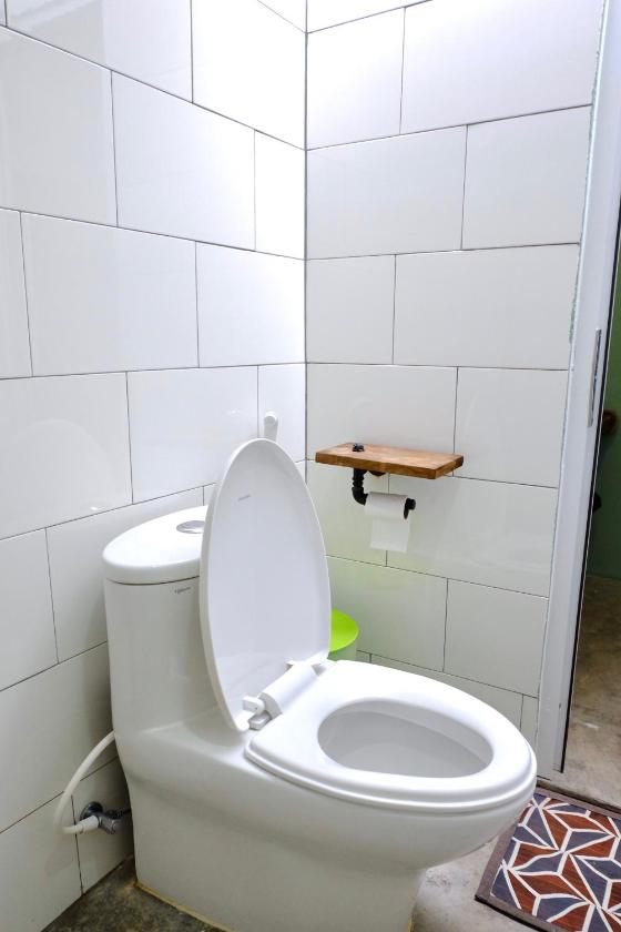 Phòng gia đình với phòng tắm riêng. Phòng gia đình với phòng tắm riêng.