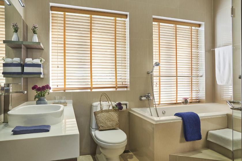 Suite Có Bồn Tắm Jacuzzi Nhìn Ra Đồi - Bao Gồm Spa Suite Có Bồn Tắm Jacuzzi Nhìn Ra Đồi - Bao Gồm Spa