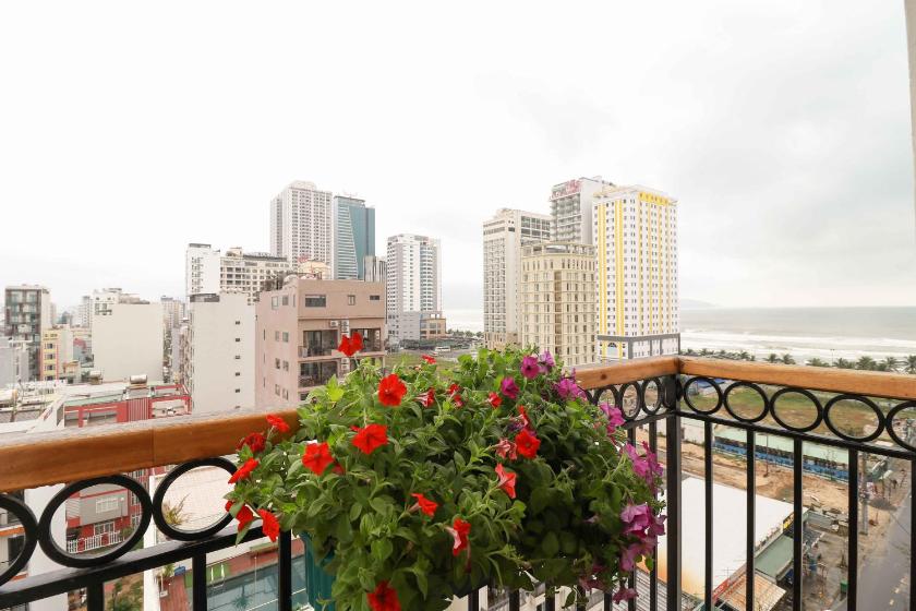 Suite Eco Với Ban Công Suite Eco Với Ban Công