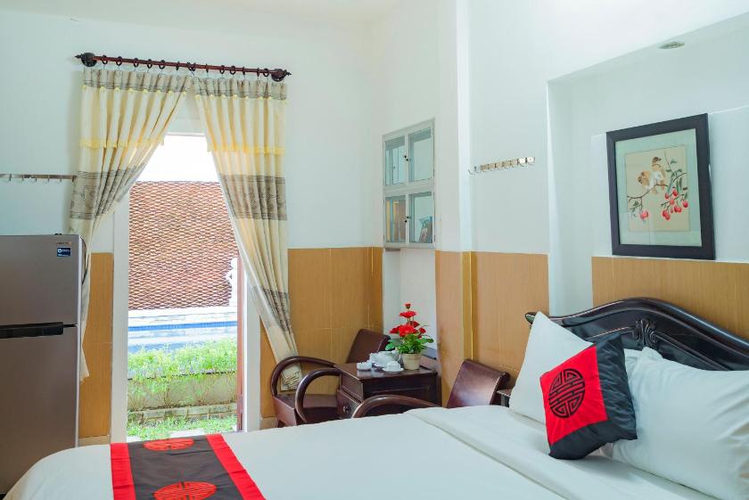 Phòng Có Giường Cỡ Queen Nhìn Ra Hồ Bơi Phòng Có Giường Cỡ Queen Nhìn Ra Hồ Bơi