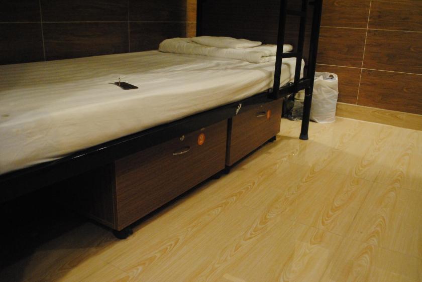 Giường Trong Phòng Nghỉ Tập Thể 8 Giường Cho Cả Nam Và Nữ Giường Trong Phòng Nghỉ Tập Thể 8 Giường Cho Cả Nam Và Nữ