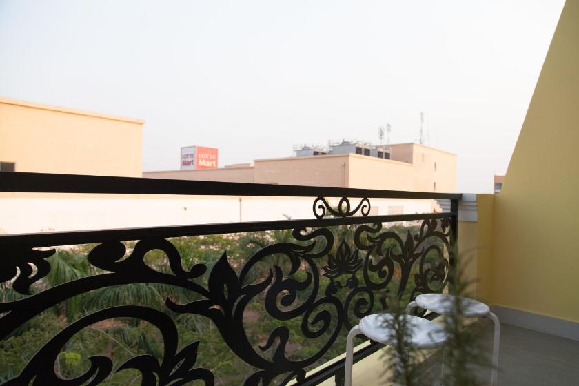 Phòng Deluxe Giường Đôi Có Ban Công