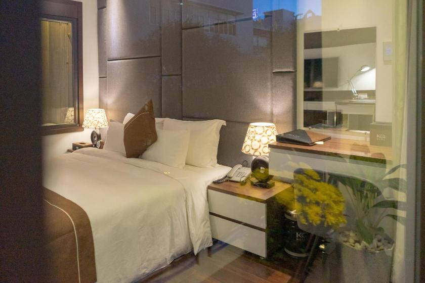 Phòng Deluxe Giường Đôi Có Ban Công