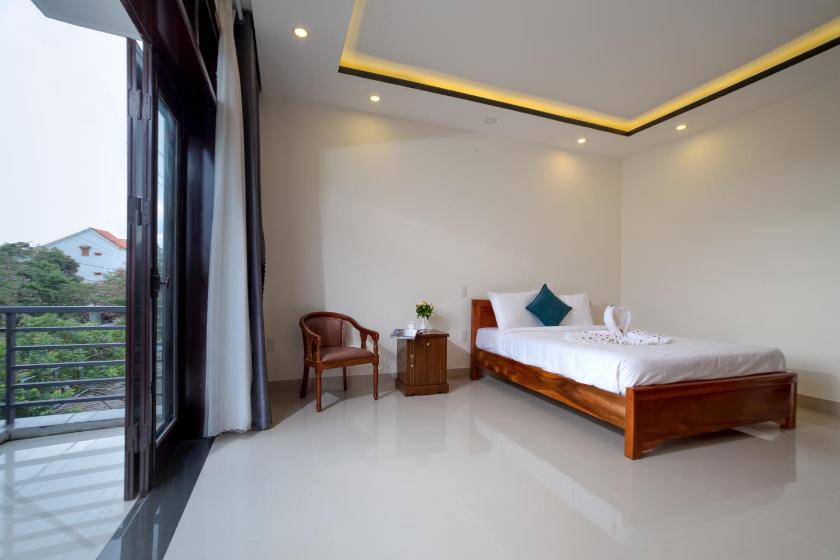 Phòng Deluxe Giường Đôi Có Ban Công
