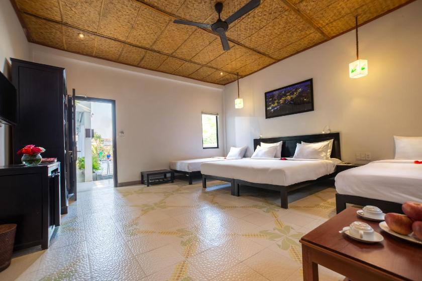 Phòng Gia Đình Nhìn Ra Hồ Bơi Phòng Gia Đình Nhìn Ra Hồ Bơi