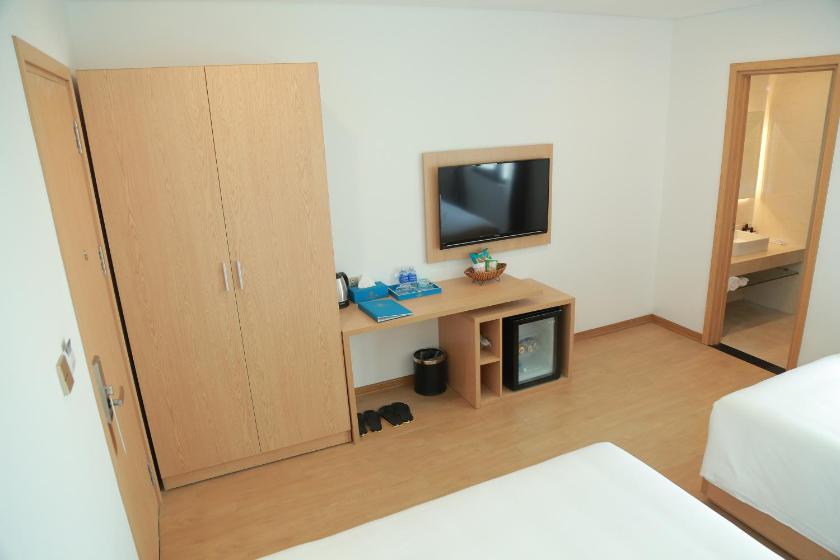 Phòng 3 Người Nhìn Ra Thành Phố