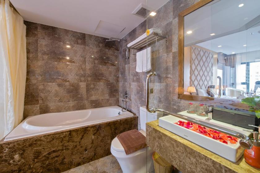 Deluxe Double Room with Bathtub - City View Deluxe Double Room with Bathtub - City View