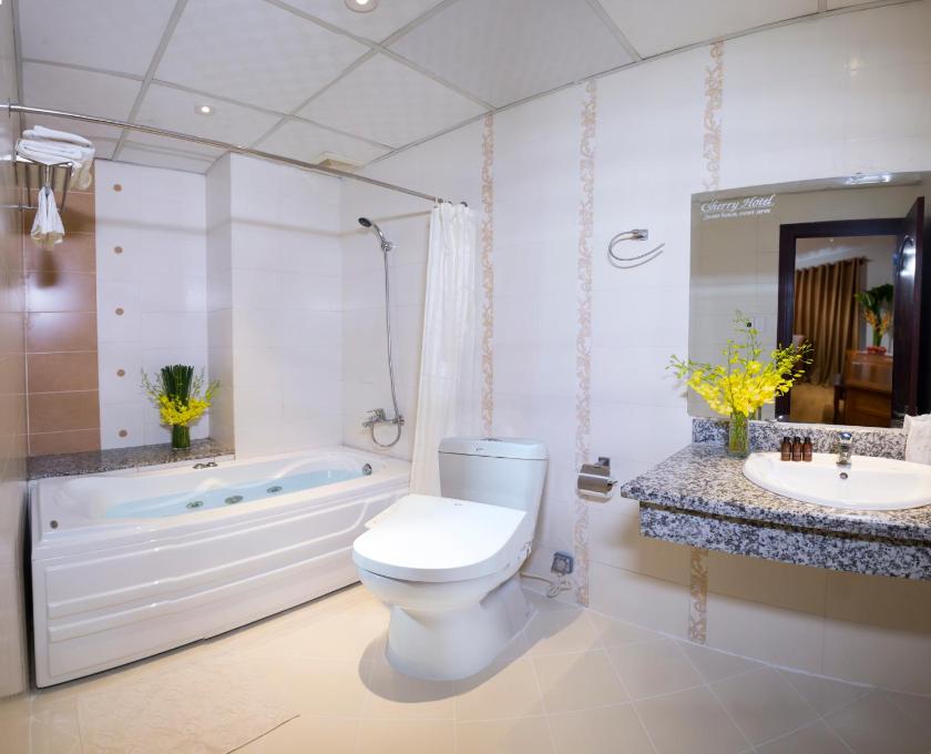 Phòng Deluxe Giường Đôi Có Ban Công