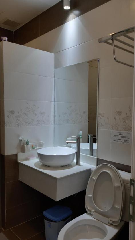 Phòng ngủ Tập thể 8 Giường cho cả Nam và Nữ Phòng ngủ Tập thể 8 Giường cho cả Nam và Nữ