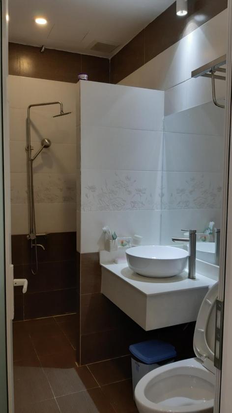 Phòng ngủ Tập thể 8 Giường cho cả Nam và Nữ Phòng ngủ Tập thể 8 Giường cho cả Nam và Nữ