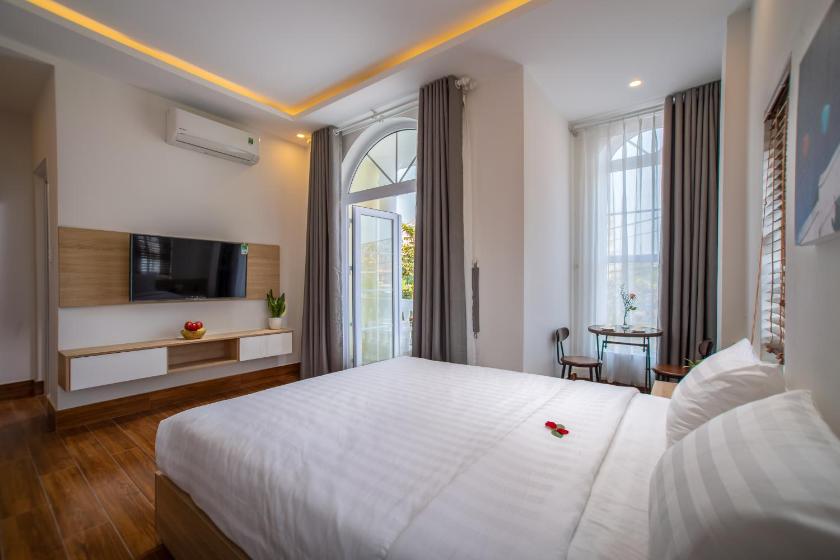 Phòng Có Giường Cỡ King Với Ban Công Phòng Có Giường Cỡ King Với Ban Công