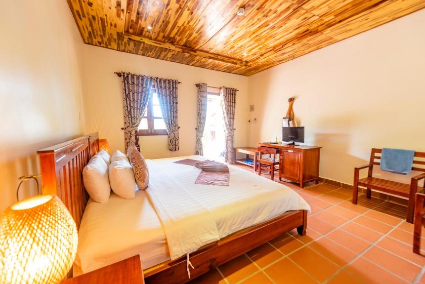 Phòng Deluxe Đôi Nhìn ra 1 Góc Biển